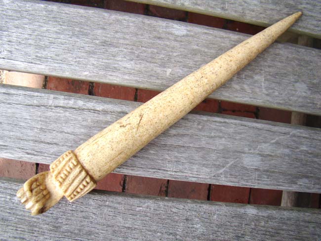 A Fine 19th century Sailor-Made Whalebone Fid with Clenched Fist Carved Knob — image 5